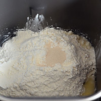 软式香蒜面包（面包机和面）的做法图解1