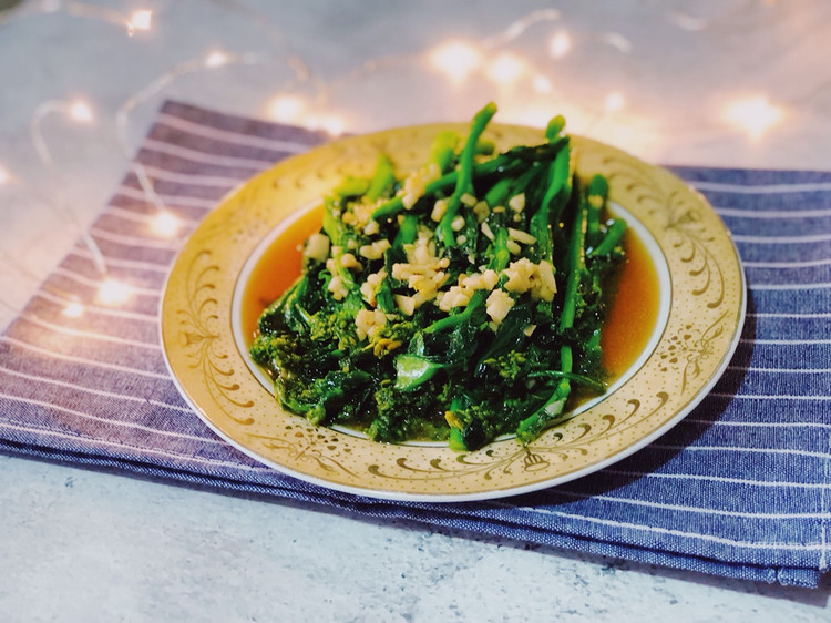 蒜香蚝油菜心的做法