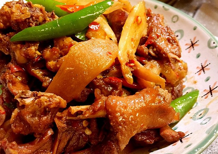 子姜红烧鸭的做法