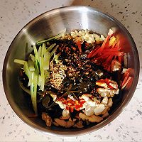 新鲜核桃拌胡萝卜丝的做法图解2