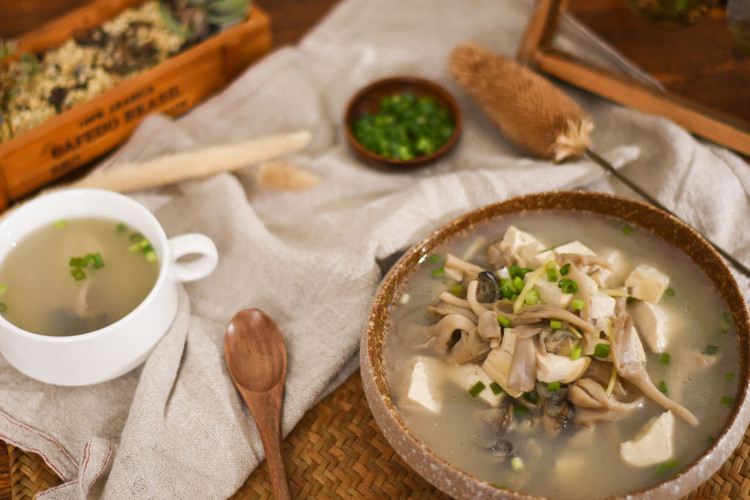 牡蛎豆腐蘑菇汤|二叔食集的做法