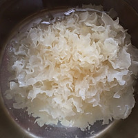 红枣木瓜炖雪耳的做法图解2