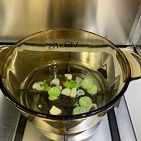 娃娃菜豆腐菌菇汤的做法图解1