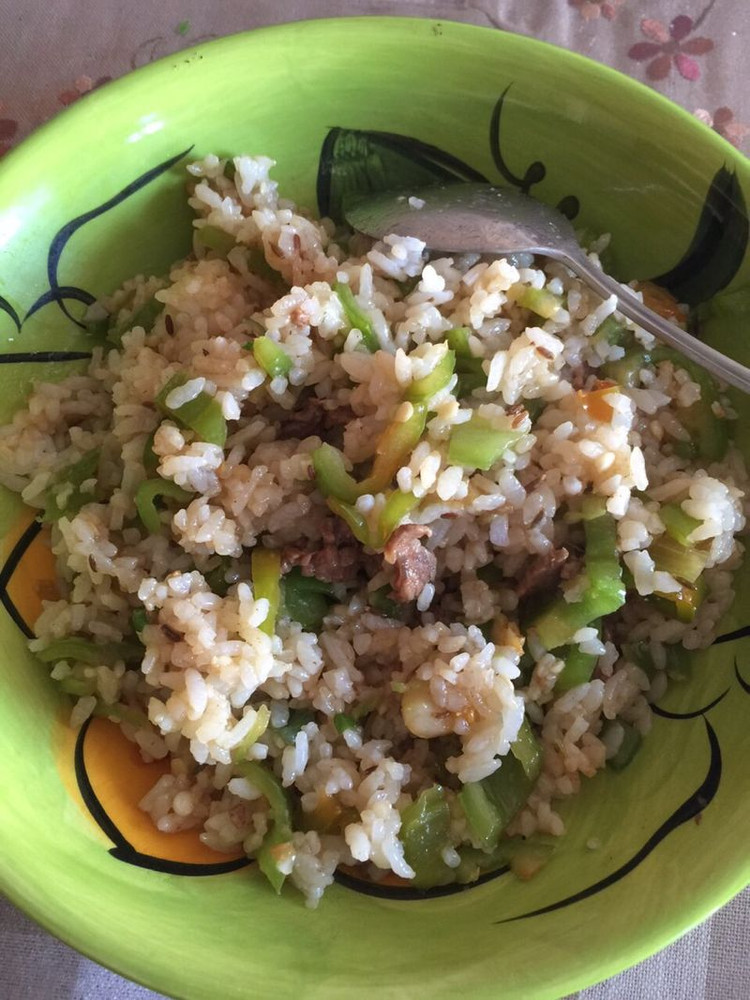 尖椒孜然牛肉炒饭的做法