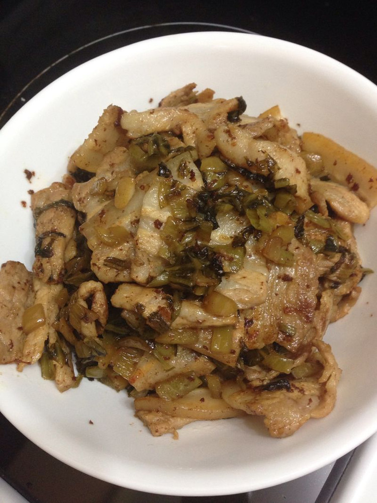 五花肉炒酸菜的做法