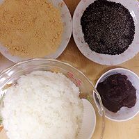 日式年糕米团(黒芝麻味，豆粉味)的做法图解1