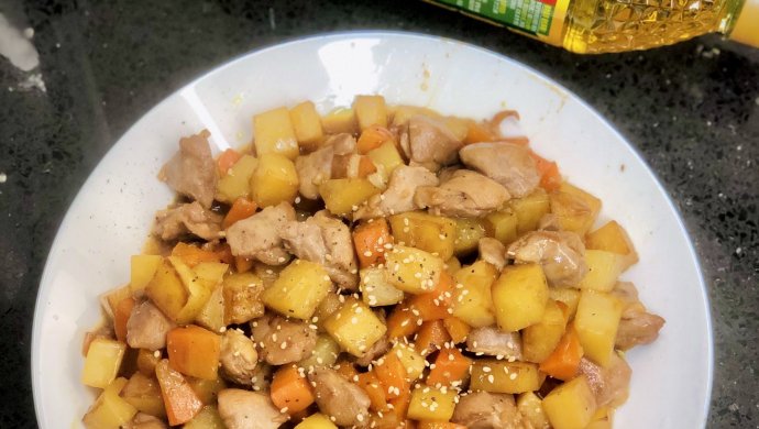 油焖土豆鸡腿肉