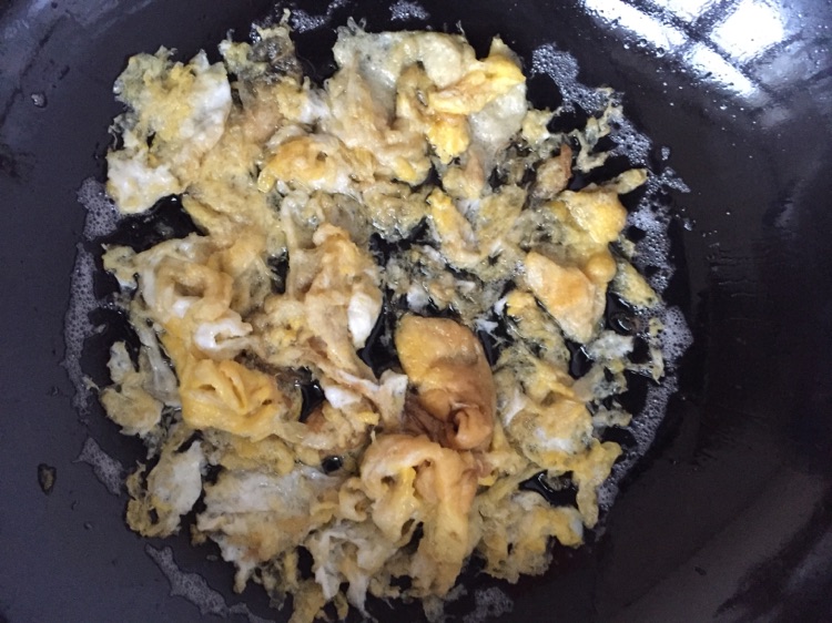 蔬菜汁韭菜饺子的做法图解3