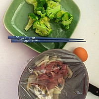 西兰花窝蛋牛肉饭的做法图解1