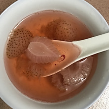 酸酸甜甜：草莓糖水