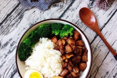 香菇卤肉饭