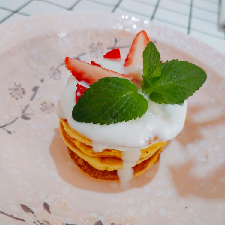 简单易做小甜品，草莓酸奶松饼的做法