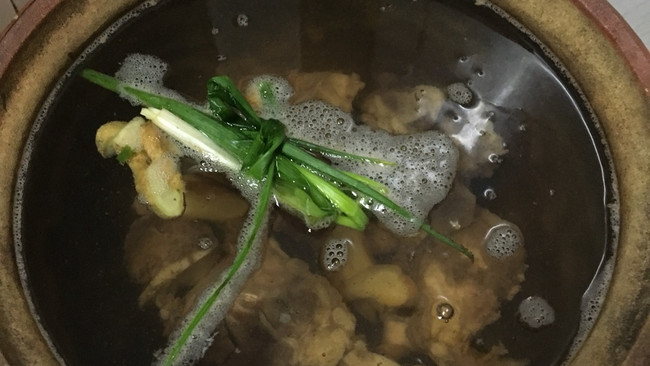 胡萝卜土豆牛骨汤的做法