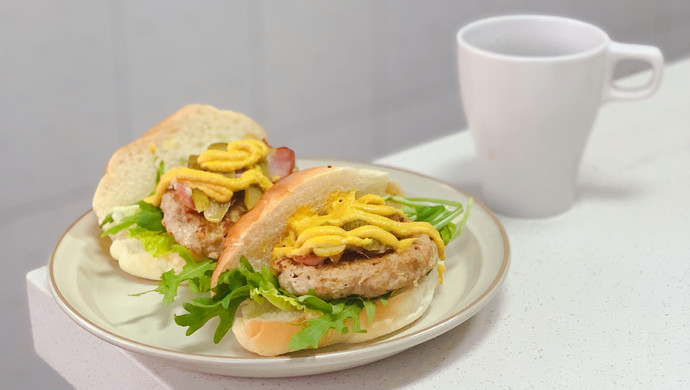 牛肉饼蜂蜜芥末牛角包