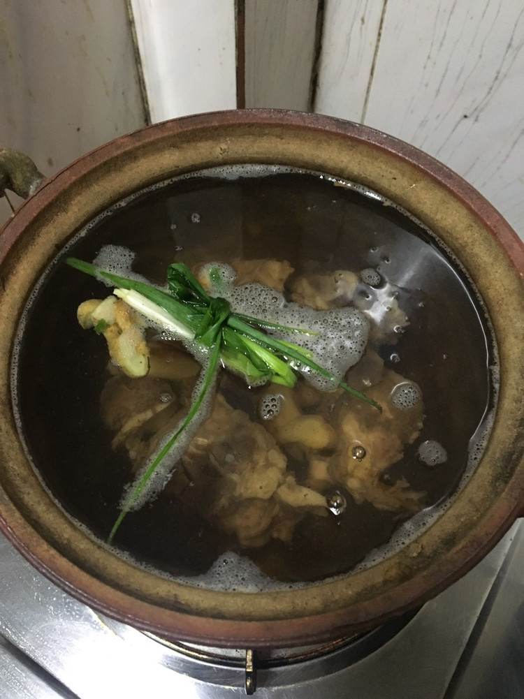 胡萝卜土豆牛骨汤的做法