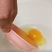 荷包蛋不要直接煮了，多加这一步，出锅个个又圆又嫩，营养又解馋的做法图解4