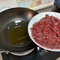 家常黑椒杏鲍菇炒牛肉粒的做法图解11