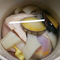 花胶鲍鱼炖鸡汤的做法图解6