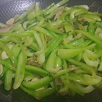 酱肉蒜炒油菜梗的做法图解4