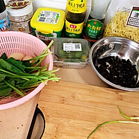 #夏日消暑，非它莫属#菠菜木耳鸡蛋快手凉面的做法图解1