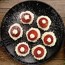 草莓圣诞帽布朗尼｜太阳猫早餐