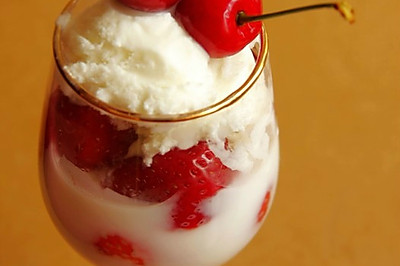 酸奶水果冰激凌
