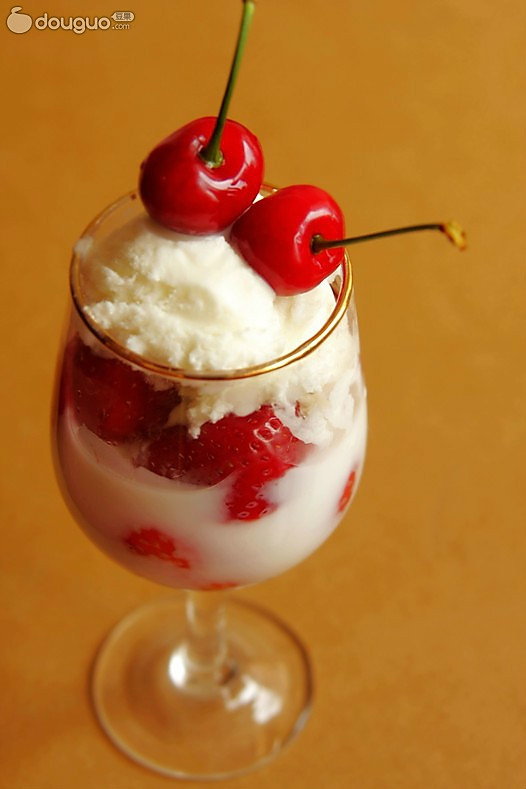 酸奶水果冰激凌