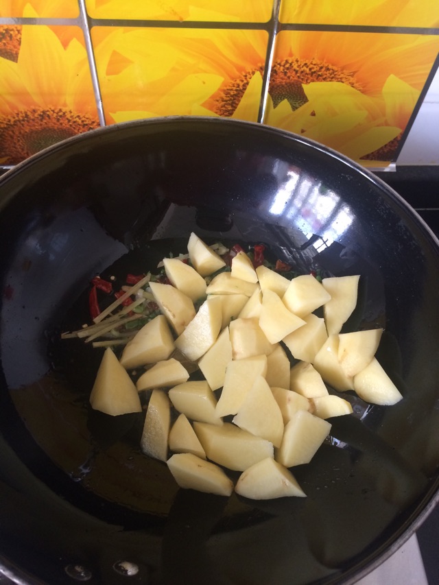 红烧土豆的做法图解4