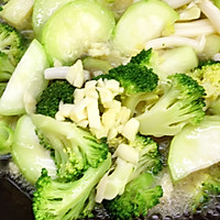 #测测你的夏日美食需求#鸡汁时蔬的做法图解8