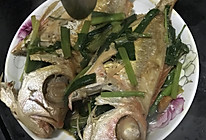 芹菜焖大眼鱼的做法
