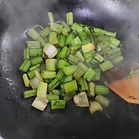 最快捷的炒芹菜做法（只加一味调料低脂健康却好吃得让你尖叫）的做法图解5
