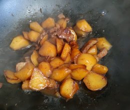 土豆烧肉 重油重盐版的做法