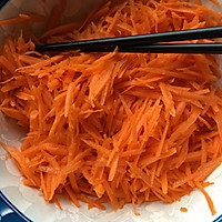 胡萝卜鸡肉水饺的做法图解1