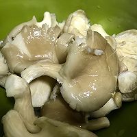 吃点素：奶白菜炒平菇的做法图解2