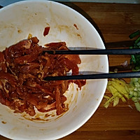 肉炒竹笋丝胡萝卜木耳的做法图解5
