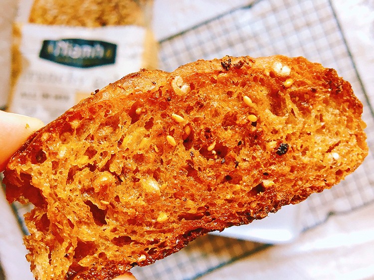 法棍最简单美味的吃法～孜然谷物法棍面包片的做法
