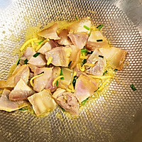 河蚌咸肉炖豆腐的做法图解4
