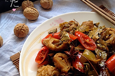 家常菜——泡椒酸菜炒肥肠
