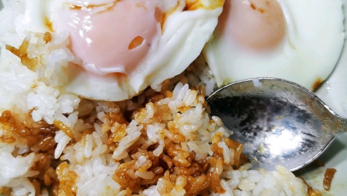 一碗午夜温泉蛋拌饭