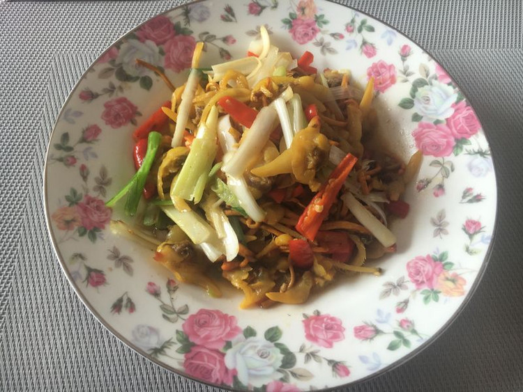 虫草花炒青蛤肉的做法
