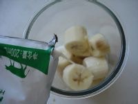 养生香蕉牛奶汁的做法图解3