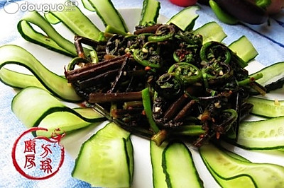 凉拌水蕨菜