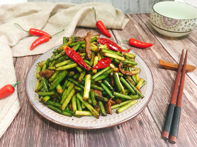 蒜苔炒肉 简单易做快手家常菜下饭菜的做法