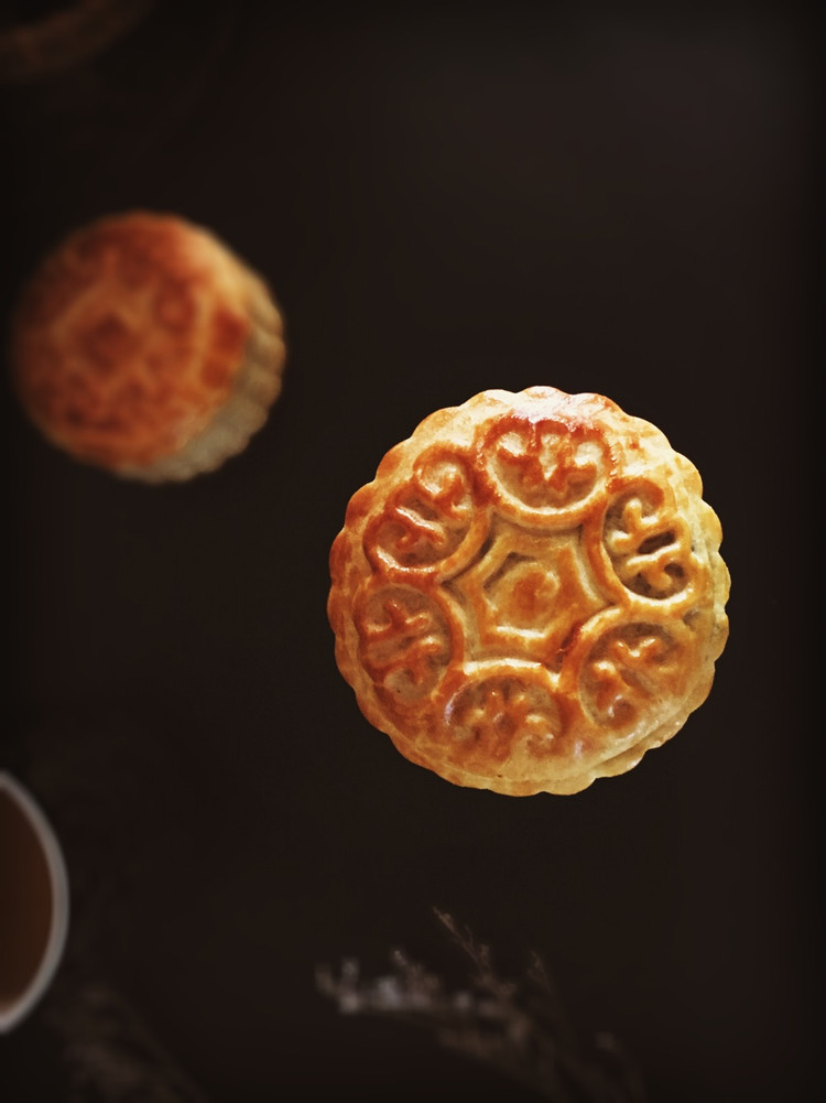 广式蛋黄莲蓉月饼的做法