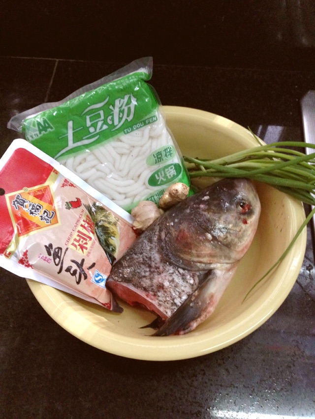 剁椒鱼头面#比暖男更暖的是#的做法图解1