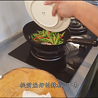 辣椒炒肉的做法图解7