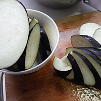 蒜泥芝士烤茄片的做法图解1