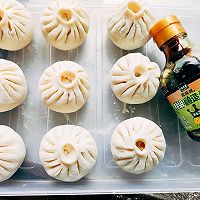 #让宝贝爱上每一顿饭#香菇油渣菜包子的做法图解17