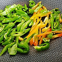 酱香辣椒生炒肉的做法图解1