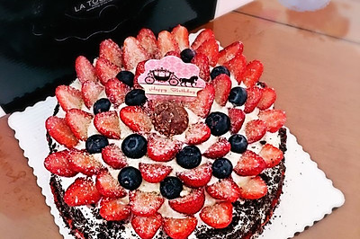 草莓蓝莓奥芯奶油蛋糕